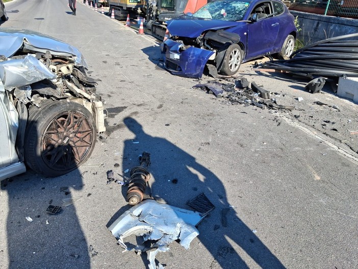 Cosseria, scontro frontale sulla SP42: un ferito e strada chiusa al traffico (FOTO) Cosseria, scontro frontale sulla SP42: un ferito e strada chiusa al traffico (FOTO)