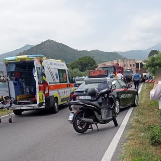 Scontro tra un’auto e un mezzo pesante a Cisano sul Neva: soccorsi mobilitati