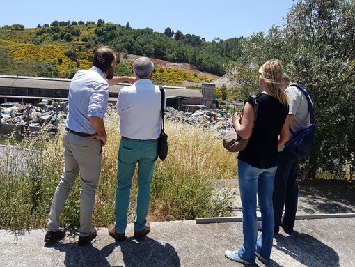 Incendio alla SARR di Cenesi, oggi sopralluogo dei tecnici della Provincia. Il sindaco Niero: "Vogliamo garantire la salute dei cittadini" Incendio alla SARR di Cenesi, oggi sopralluogo dei tecnici della Provincia. Il sindaco Niero: "Vogliamo garantire la salute dei cittadini"