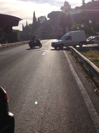 L'incidente tra scooter e furgoncino