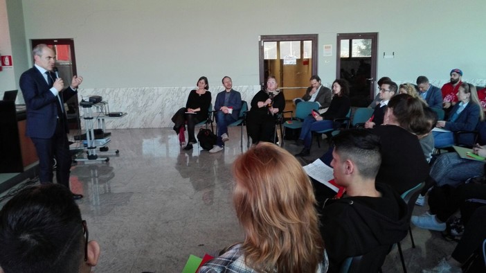 Albenga, ieri un incontro su 'come supportare al meglio l'iniziativa locale dei giovani' Albenga, ieri un incontro su 'come supportare al meglio l'iniziativa locale dei giovani'