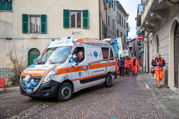 Altare: la Croce Bianca inaugura la nuova ambulanza