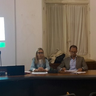 Rivoluzione raccolta differenziata per i negozi di Finalmarina, al via oggi il progetto pilota "Ecostop"