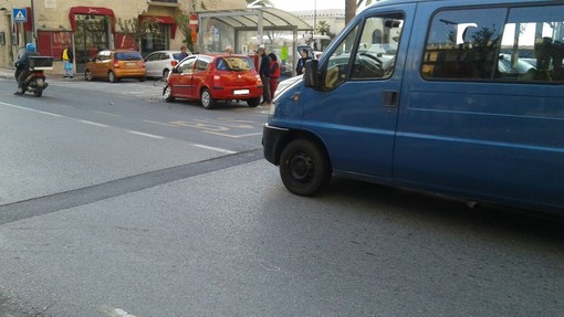 Finale, scontro frontale tra macchine sulla via Aurelia Finale, scontro frontale tra macchine sulla via Aurelia