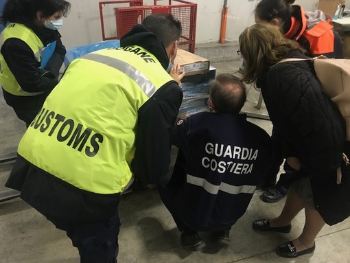 Savona, Capitaneria di Porto e Agenzia Dogane bloccano 63 tonnellate di pesce congelato proveniente dall'estero