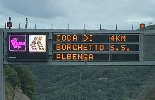 Tamponamento in A10 all'altezza di Borghetto S. Spirito: due feriti, code in direzione Albenga Tamponamento in A10 all'altezza di Borghetto S. Spirito: due feriti, code in direzione Albenga