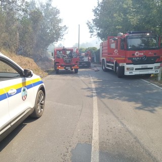 Incendio nell'entroterra ingauno: continua la bonifica, in volo EliLiguria Incendio nell'entroterra ingauno: continua la bonifica, in volo EliLiguria