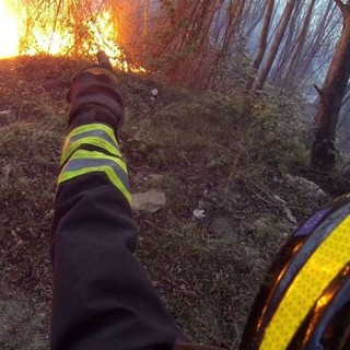 Incendio a Castelbianco: nuovo focolaio dopo il rogo di ieri pomeriggio