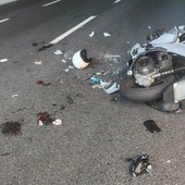 Incidente tra tre mezzi in A10, il motociclista ferito è ricoverato in terapia intensiva