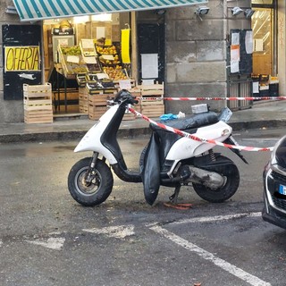 Scooter piomba su un dehor a Savona: una persona investita, il motociclista in codice rosso (FOTO) Scooter piomba su un dehor a Savona: una persona investita, il motociclista in codice rosso (FOTO)