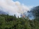 Incendio sulle alture di Quiliano sotto controllo: in corso le operazioni di bonifica, interviene l'elicottero