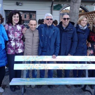 Cairo, inaugurata in piazza della Vittoria la 'panchina della poesia' (FOTO)