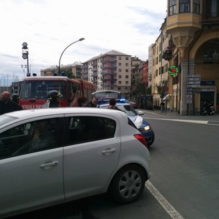 Savona, scontro auto e moto davanti alla Torretta, un codice giallo al San Paolo