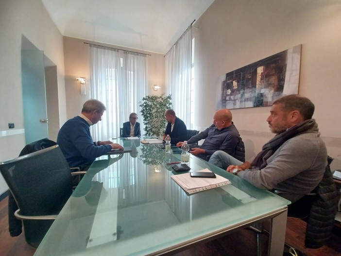 Albenga incontro del sindaco Tomatis e dell'assessore Gaia con i lavoratori Laer H Albenga incontro del sindaco Tomatis e dell'assessore Gaia con i lavoratori Laer H