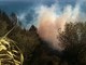 Andora, incendio in regione Rollo: il vento ostacola le operazioni di spegnimento (FOTO e VIDEO)
