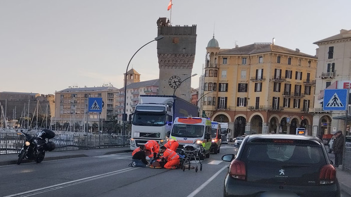 Savona, incidente sull'Aurelia in via Gramsci: due feriti in condizioni non gravi al San Paolo Savona, incidente sull'Aurelia in via Gramsci: due feriti in condizioni non gravi al San Paolo