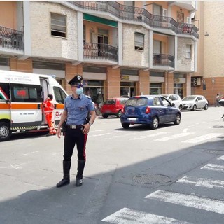 Albenga, auto contro scooter in via Mazzini: centauro al Santa Corona