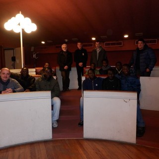 I migranti fanno bella gratis Cairo Montenotte
