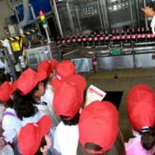Prosegue "Fabbriche aperte": gli studenti del savonese in visita alla Esi di Albissola Marina