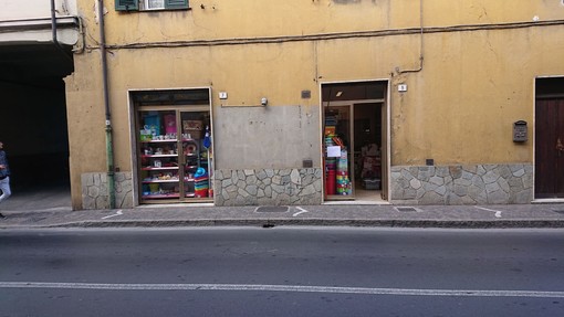 Nuova apertura in via Genova ad Albenga, la volontà quella di rilanciare il commercio