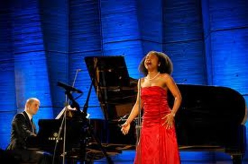 Chiabrera: giovedi' concerto lirico - sinfonico con il giovane soprano nigeriano Omo Bello Chiabrera: giovedi' concerto lirico - sinfonico con il giovane soprano nigeriano Omo Bello