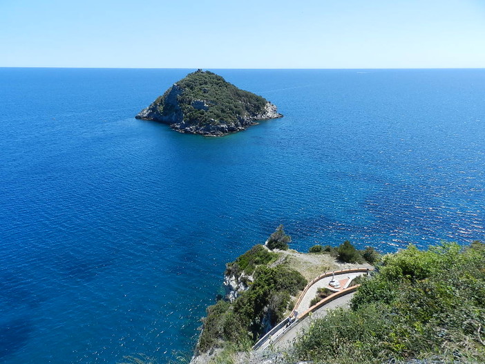 Bergeggi: escursione a Punta Predani e alla Grotta Marina Bergeggi: escursione a Punta Predani e alla Grotta Marina