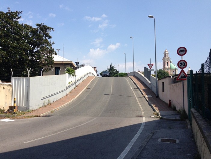 "Vado di tutti" denuncia l'incrocio "mortale" tra via Piave e via Sabatia: "Pericolosi TIR e mezzi in quarta fila"