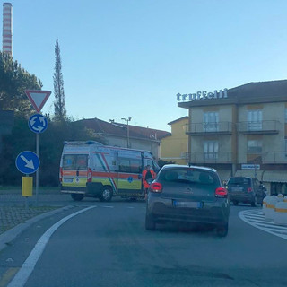 Valleggia, scontro tra auto e scooter: un ferito in codice giallo al San Paolo