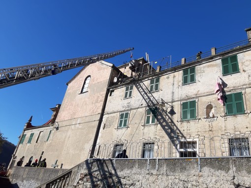 Varazze: una messa per la chiesa di Alpicella colpita dall'incendio Varazze: una messa per la chiesa di Alpicella colpita dall'incendio