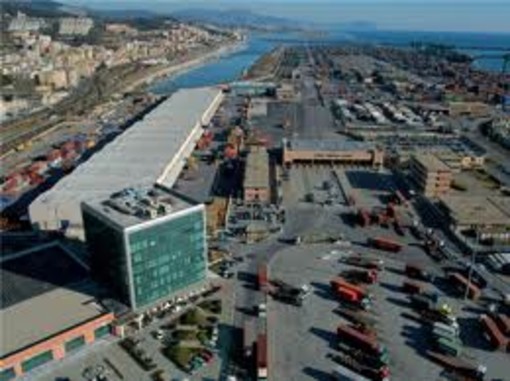 Droga: maxisequestro a Genova, 7 tonnellate hashish Droga: maxisequestro a Genova, 7 tonnellate hashish