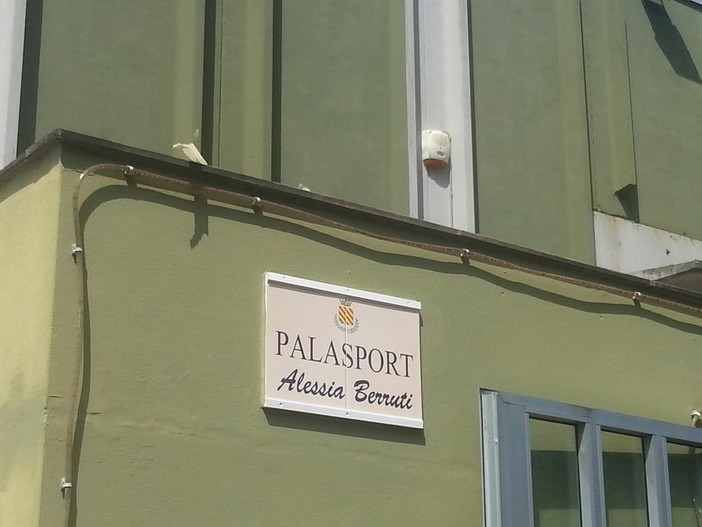 Finale, lavori finiti al controsoffitto: al PalAlassia riprendono le attività col pallone Finale, lavori finiti al controsoffitto: al PalAlassia riprendono le attività col pallone
