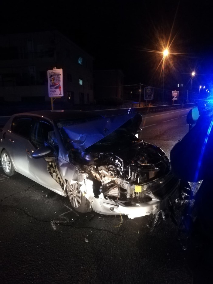 Incidente nella notte sulla via Aurelia tra Albenga e Ceriale (FOTO)
