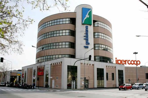 Savona, derubano le Librerie Coop del centro commerciale "Il Gabbiano", svaligiato l'incasso