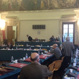 Savona, dopo l'approvazione dell’aumento Tari manca il numero legale in consiglio comunale: il PD boicotta le proposte deliberative del M5S