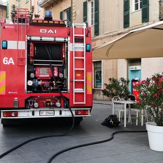 Finale, in fiamme la cucina di un noto ristorante del centro (FOTO e VIDEO)