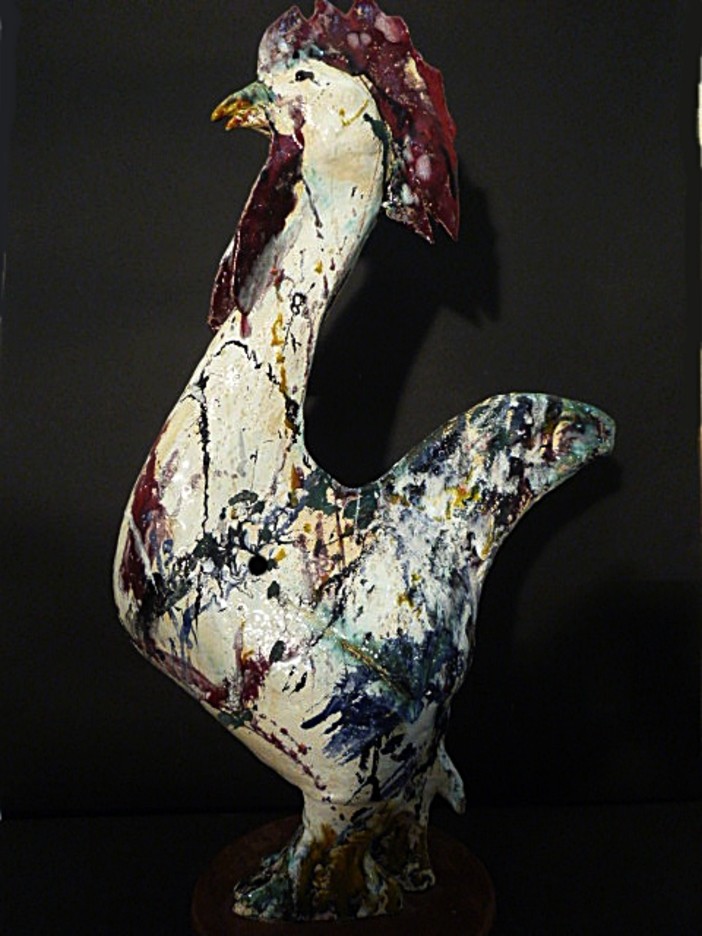 Millesimo, lo scultore Gian Genta dona una sua opera in ceramica al Comune