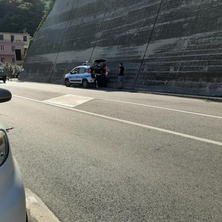 Savona: motociclista schiva un'autovettura ma colpisce una Vespa in transito