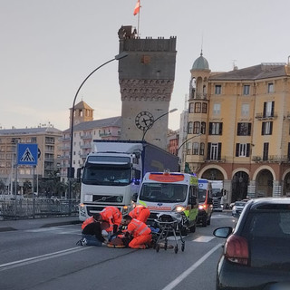 Savona, incidente sull'Aurelia in via Gramsci: due feriti in condizioni non gravi al San Paolo