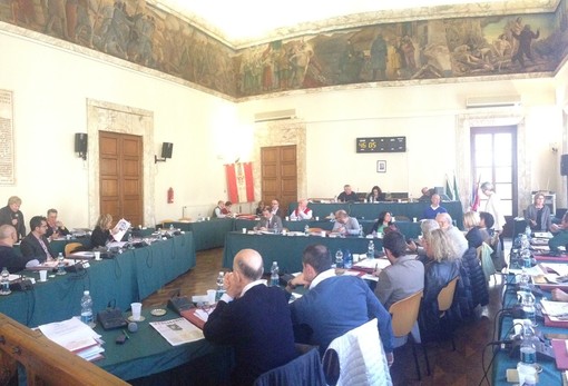 Nomina di Zunino e Molteni in De Mari: il M5S presenta una mozione urgente ma il sindaco è assente Nomina di Zunino e Molteni in De Mari: il M5S presenta una mozione urgente ma il sindaco è assente