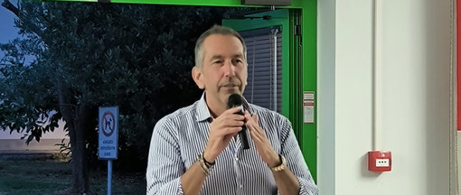 Attacco di Vaccarezza sull'incontro Pd sul rigassificatore. Arboscello: "Interpreta il ruolo in consiglio come se fosse a Zelig"