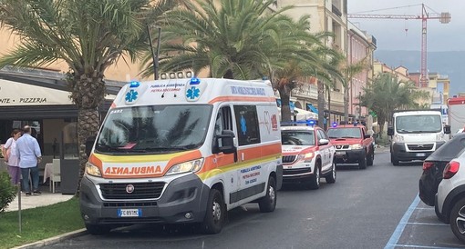 Pietra, mano incastrata nell'impastatrice: incidente sul lavoro in una pizzeria del lungomare