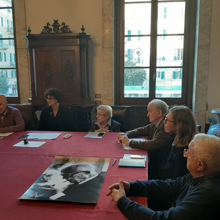 Savona, commissione per l’opera dedicata a Sandro Pertini, il sindaco spegne le polemiche: “Scelti esterni e non rappresentanti locali per imparzialità” (VIDEO)