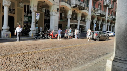 Savona, moto sbatte contro auto in via Paleocapa: codice giallo al San Paolo (FOTO) Savona, moto sbatte contro auto in via Paleocapa: codice giallo al San Paolo (FOTO)