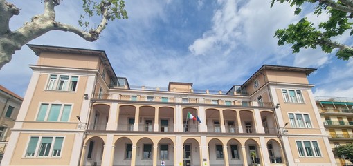 Loano, da una chat l'invito alla protesta davanti al Falcone: il preside mette in guardia dai rischi, allertate le forze dell'ordine