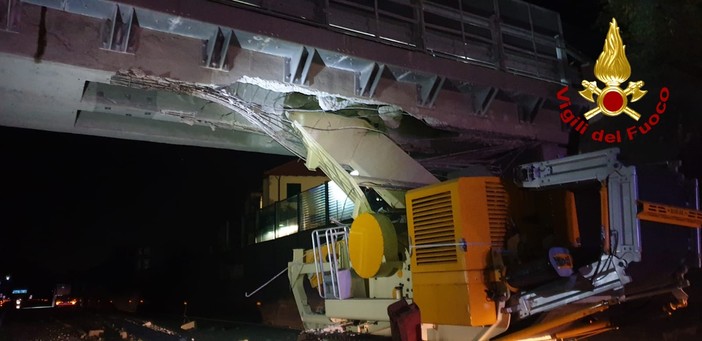 Varazze, sarà demolito il cavalcavia di via Vignetta. Pierfederici: "Danneggiato in maniera irreparabile" Varazze, sarà demolito il cavalcavia di via Vignetta. Pierfederici: "Danneggiato in maniera irreparabile"