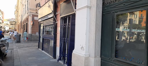 Un nuovo colpo del "ladro del centro", scassinata la saracinesca della gelateria InSisto