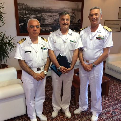 Capitaneria di porto di Savona, in congedo dopo quasi 40 anni di servizio il luogotenente Lino Ferrieri