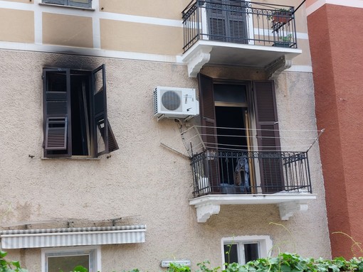 Savona, incendio in un appartamento di via Corridoni: Vigili del Fuoco in azione (FOTO) Savona, incendio in un appartamento di via Corridoni: Vigili del Fuoco in azione (FOTO)
