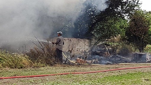 Albenga: incendio in una serra a Vadino (FOTO e VIDEO) Albenga: incendio in una serra a Vadino (FOTO e VIDEO)