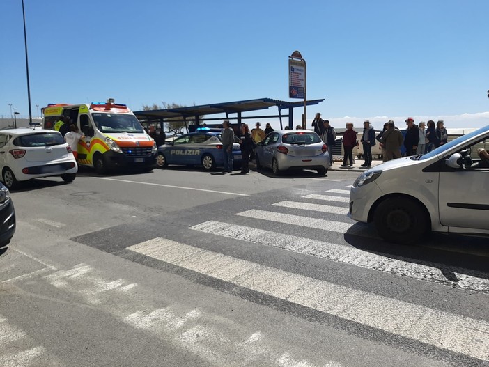 Savona, investimento pedonale in corso Vittorio Veneto: donna in codice rosso al San Paolo (FOTO) Savona, investimento pedonale in corso Vittorio Veneto: donna in codice rosso al San Paolo (FOTO)